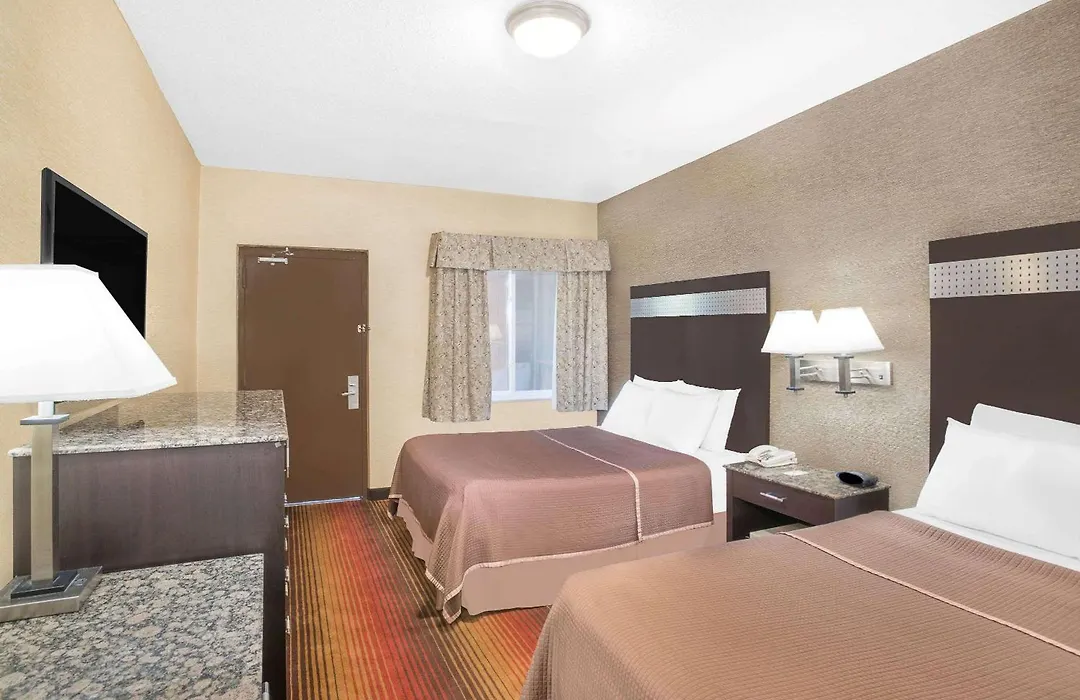 Howard Johnson By Wyndham North Bergen-1