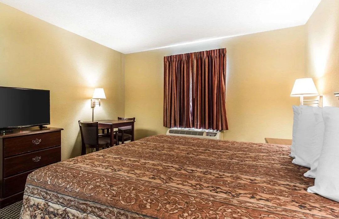 Rodeway Inn Forest Park-1