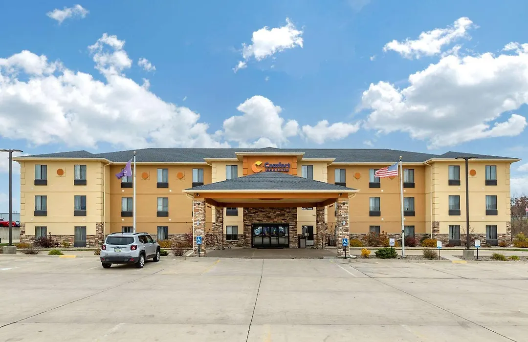 Comfort Inn & Suites Cedar Rapids North - Collins Road-1