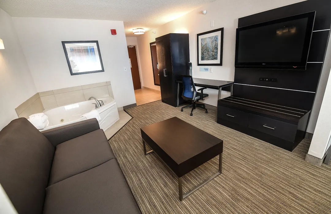Holiday Inn Express Hotel & Suites Grand Forks By Ihg-1