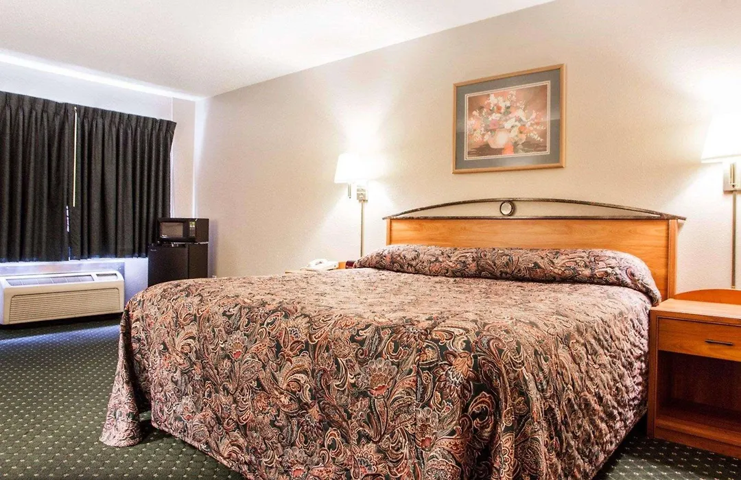 Rodeway Inn-1