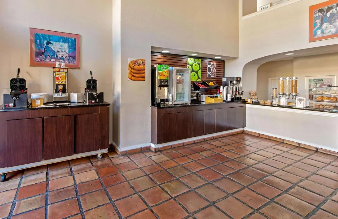 La Quinta Inn by Wyndham Las Cruces Mesilla Valley-1