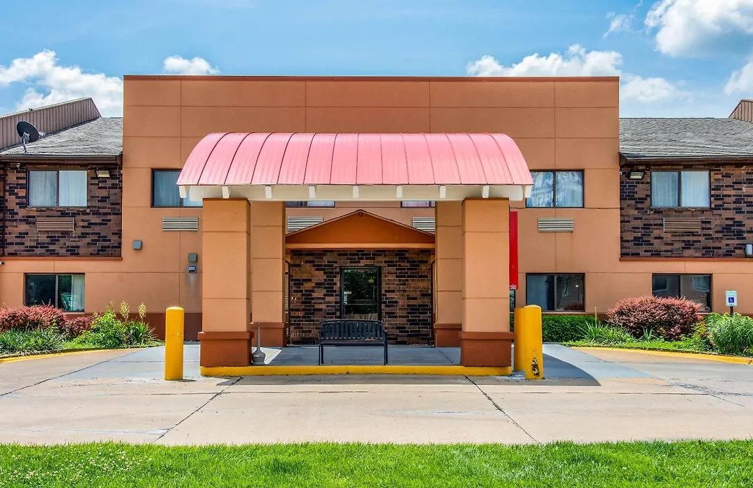 Econo Lodge Topeka At Wanamaker-1