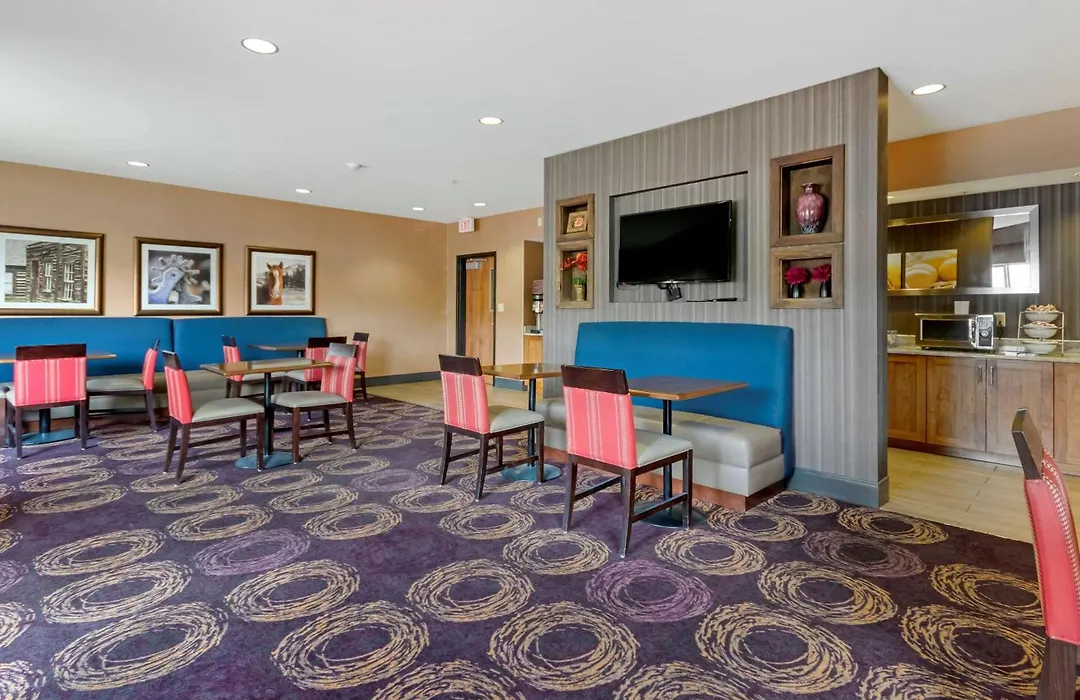 Comfort Inn & Suites Market - Airport-1