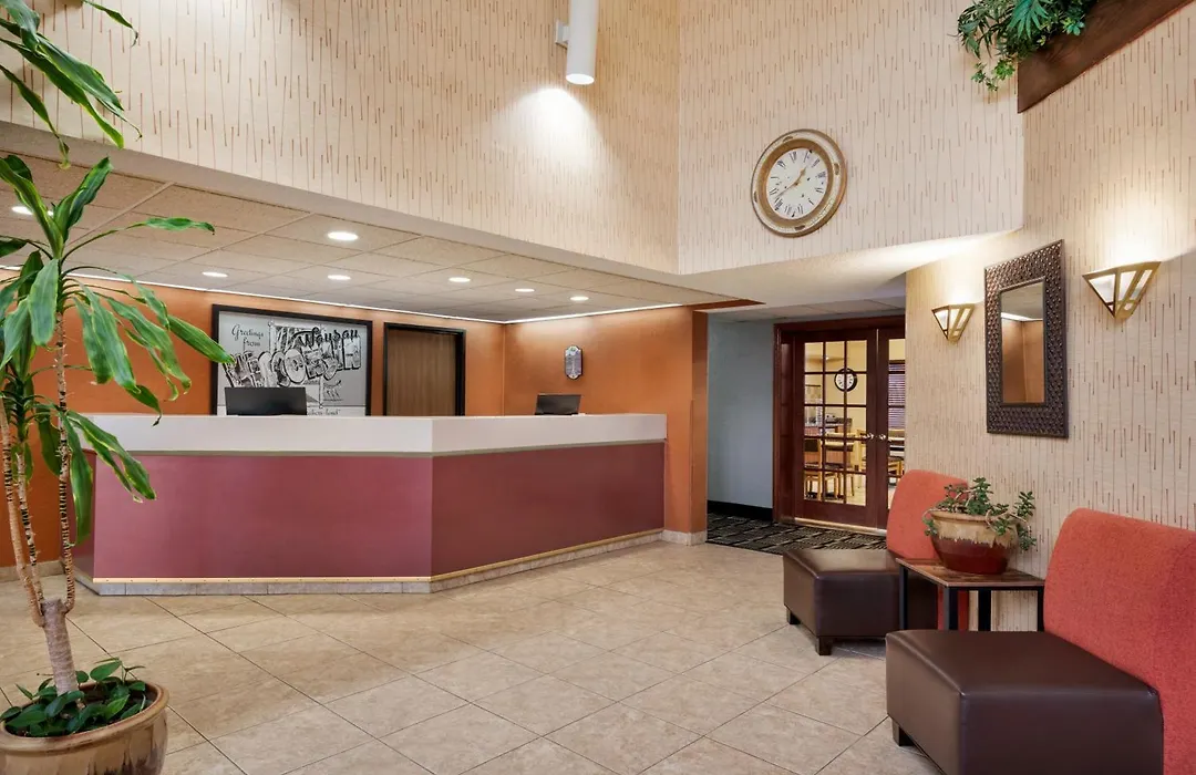 Super 8 By Wyndham Wausau-1