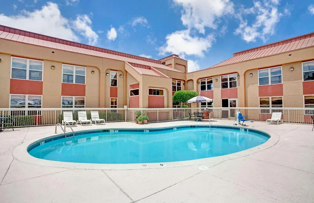 Ramada By Wyndham West Memphis-1