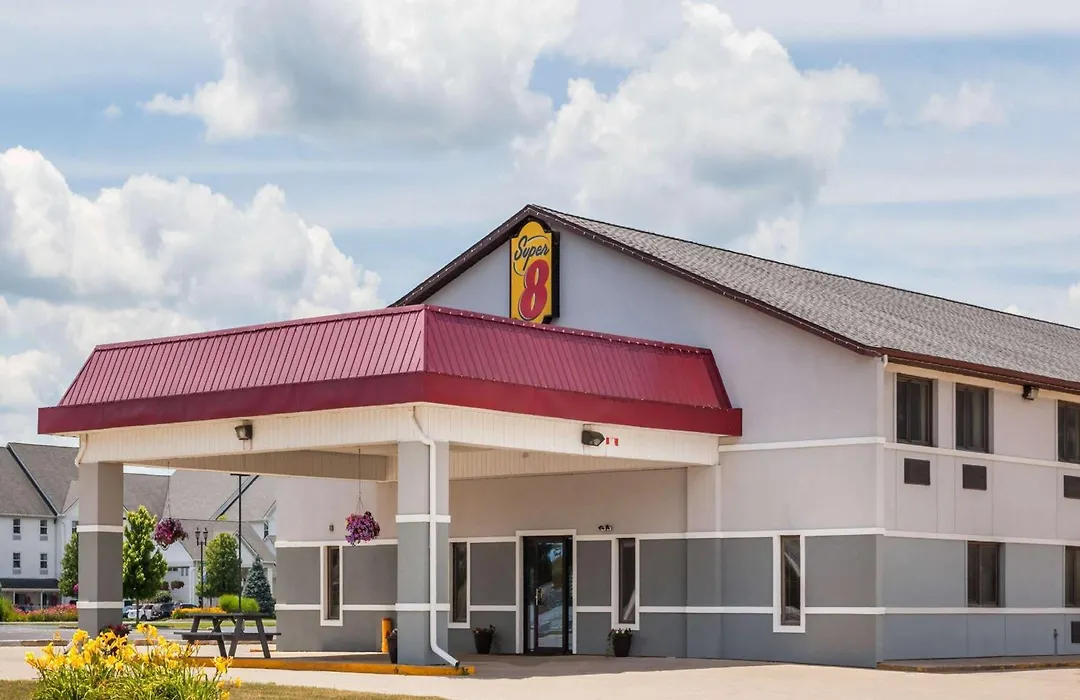 Super 8 By Wyndham Shipshewana-1