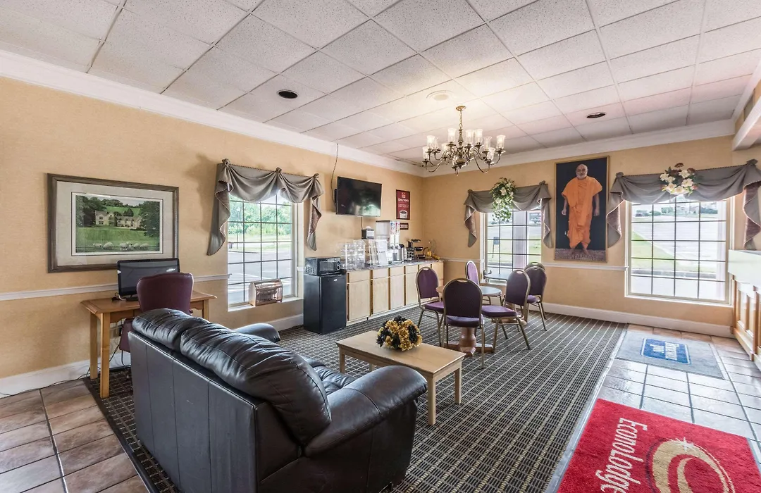 Econo Lodge Inn & Suites Orangeburg-1