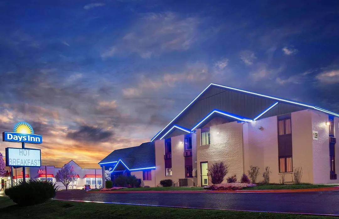 Days Inn By Wyndham Carthage-1