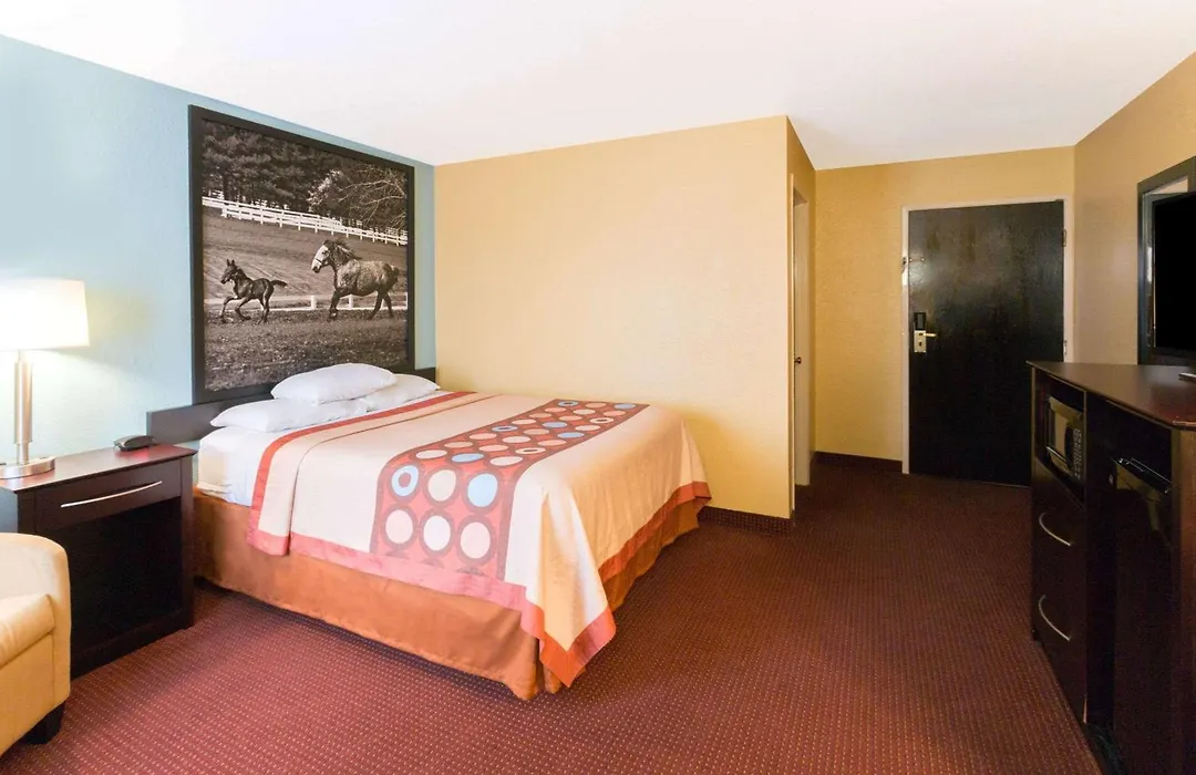Super 8 By Wyndham Richmond-1