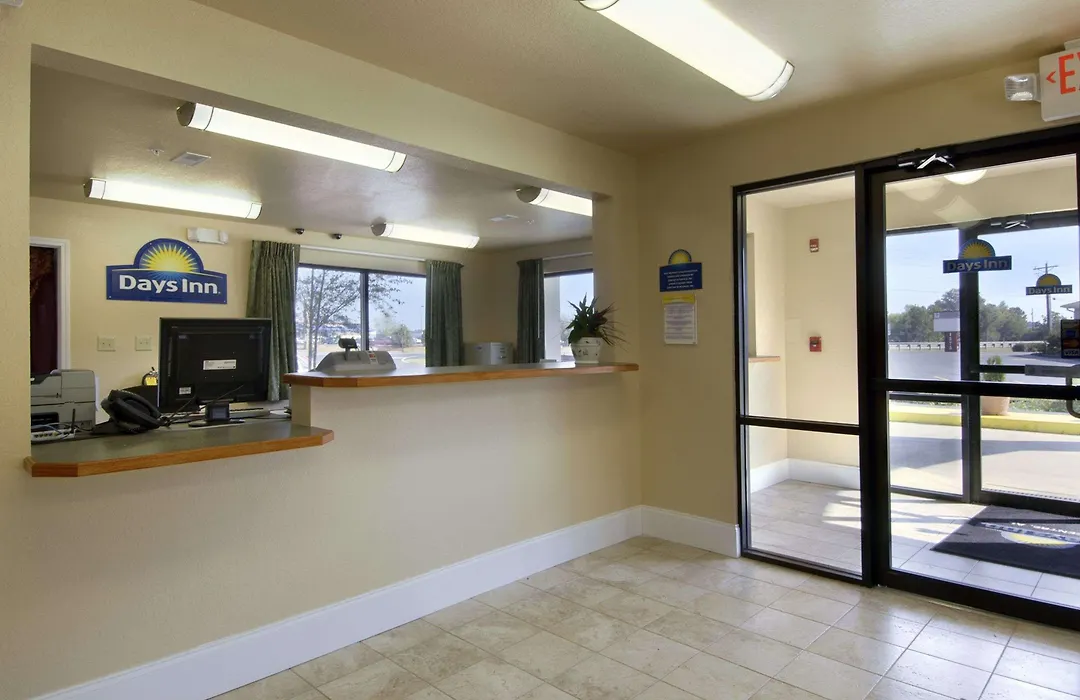 Days Inn Of Centre-1