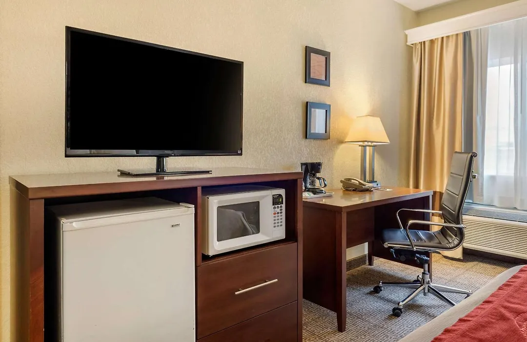 Comfort Inn Warren I-69-1