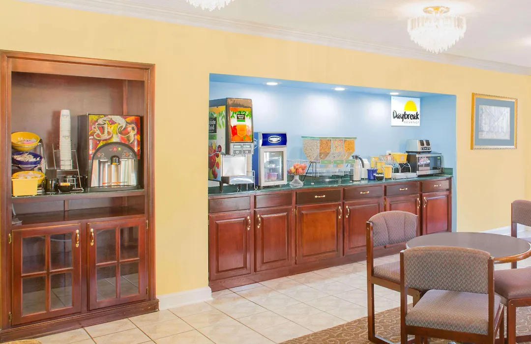 Days Inn By Wyndham Andalusia-1