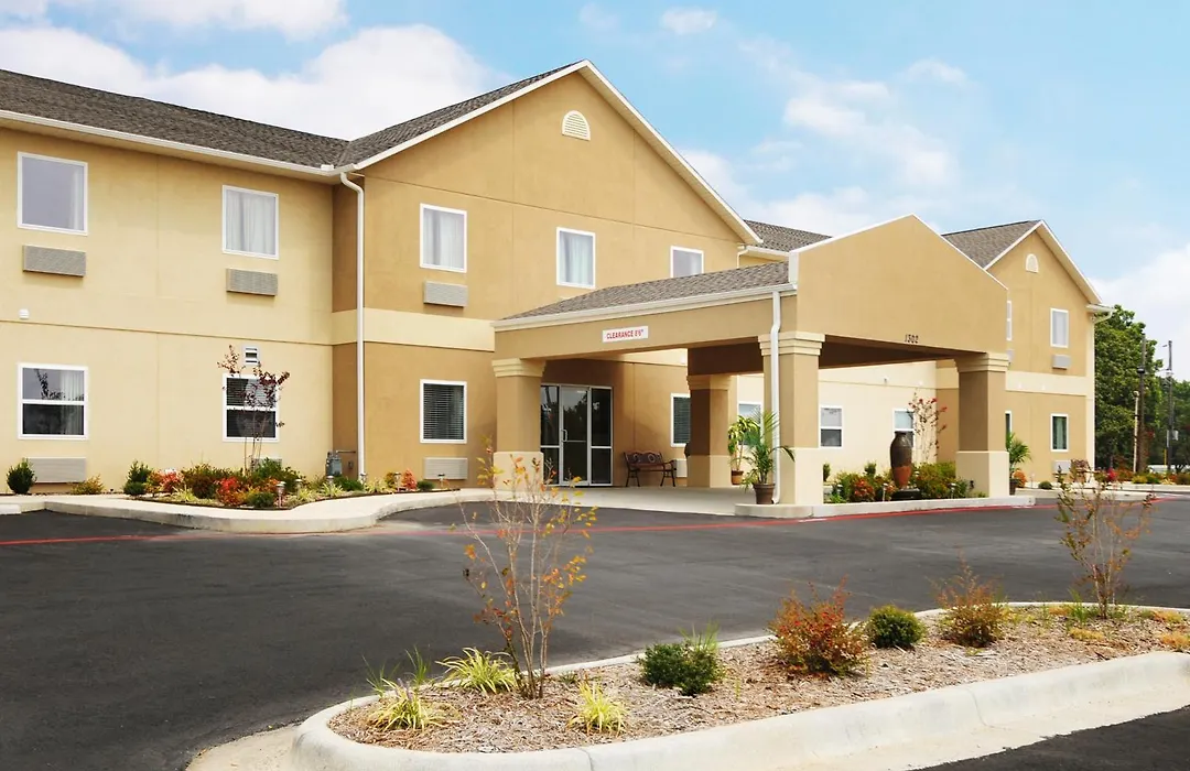 Days Inn & Suites By Wyndham Cabot-1