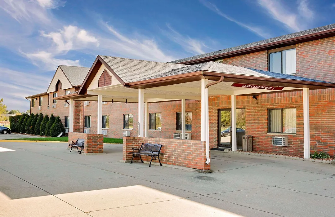 Howard Johnson By Wyndham Waterloo/Cedar Falls-1