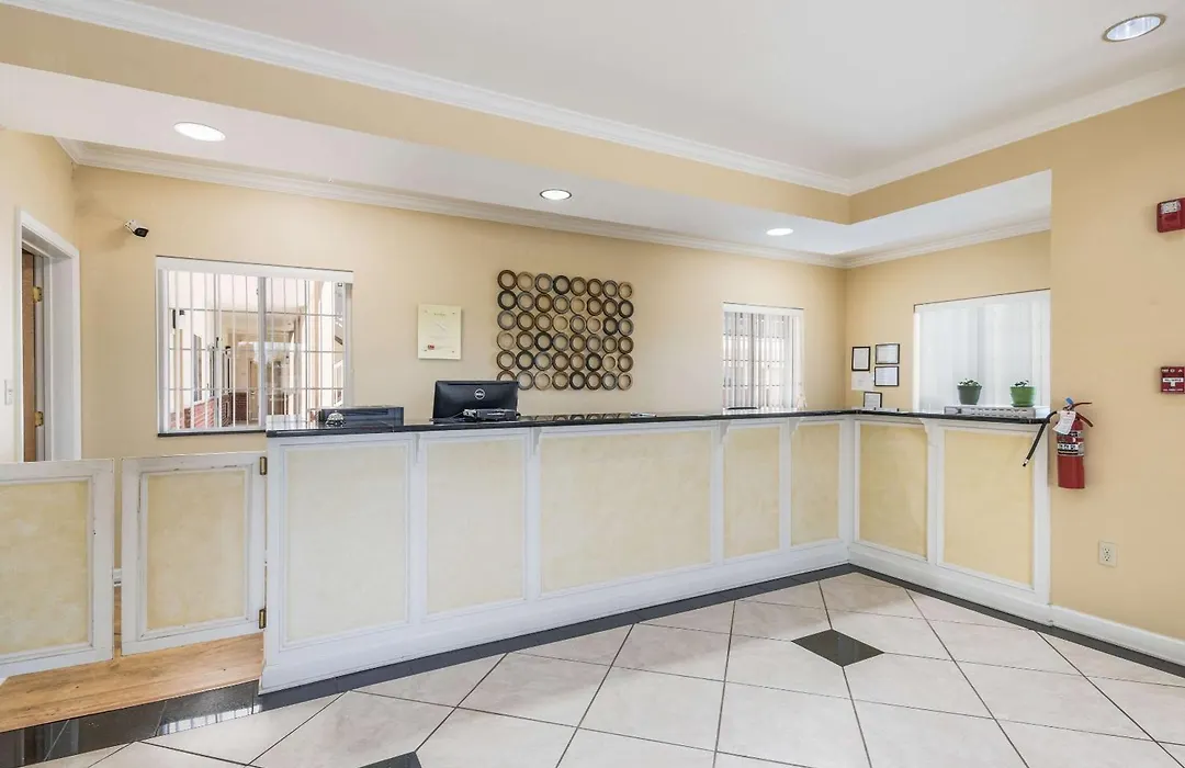Econo Lodge Inn & Suites Bryant-1