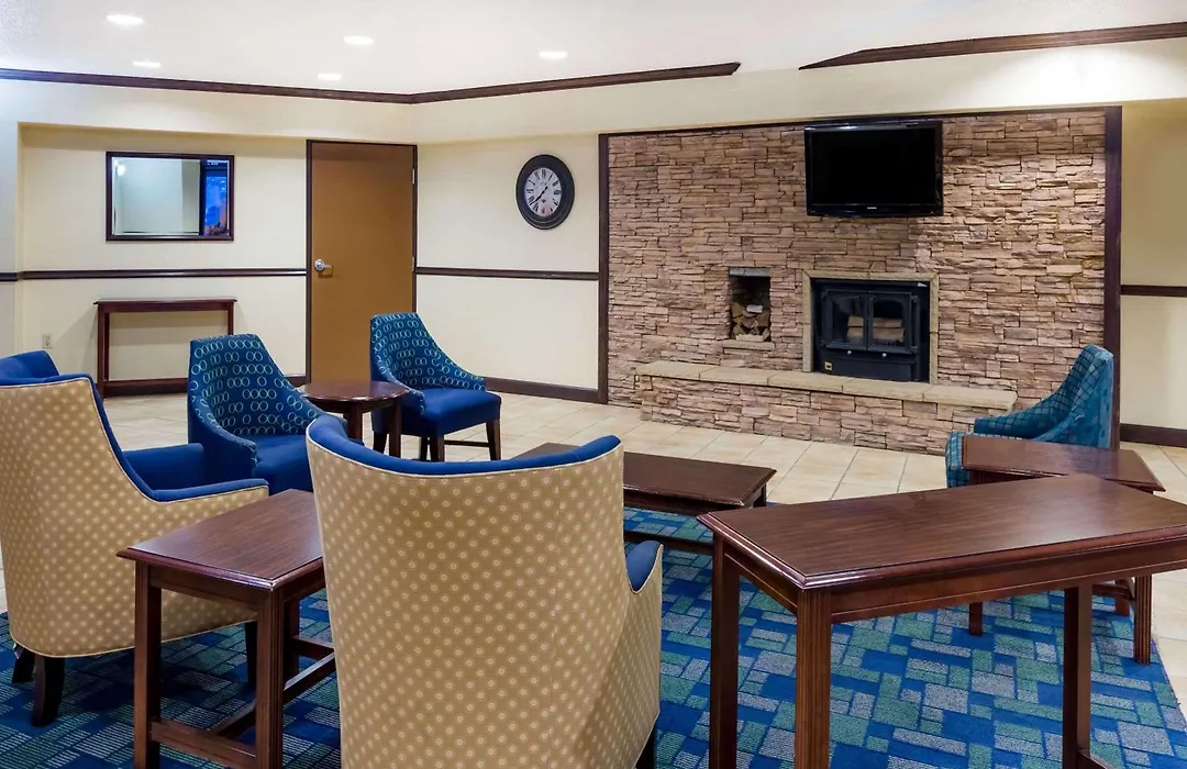 Days Inn & Suites By Wyndham Bridgeport - Clarksburg-1