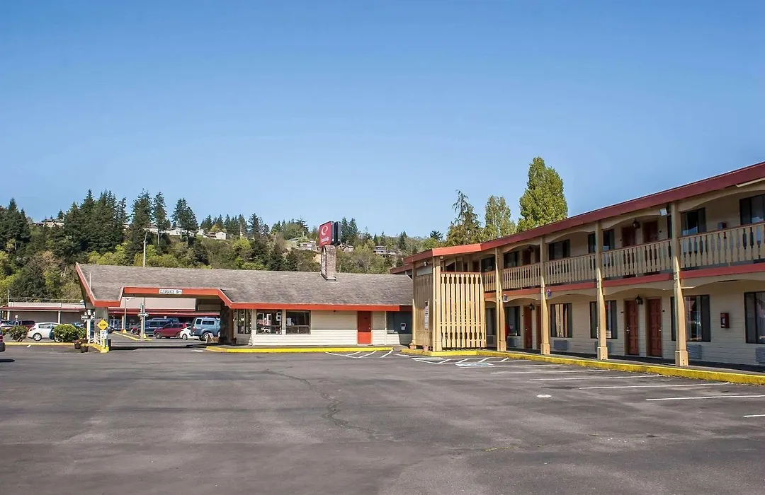 Econo Lodge Inn & Suites-1