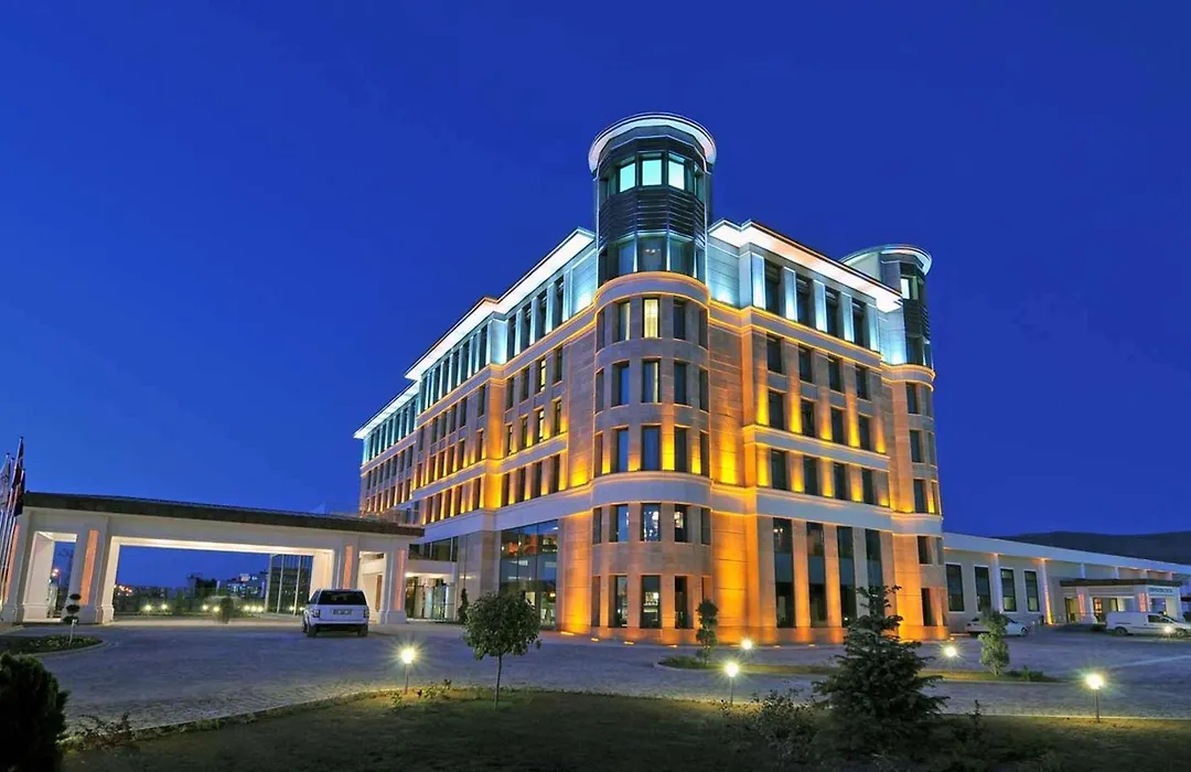Doubletree By Hilton Van-1