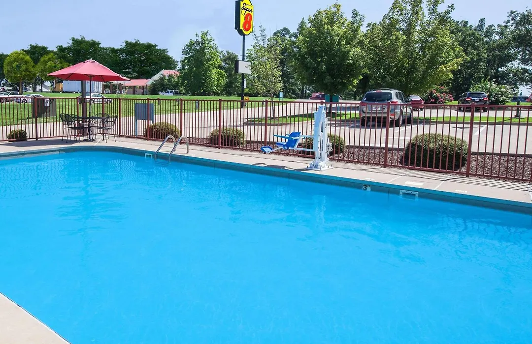 Super 8 By Wyndham Clinton-1