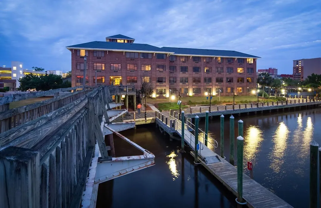 Best Western Plus Coastline Inn-1