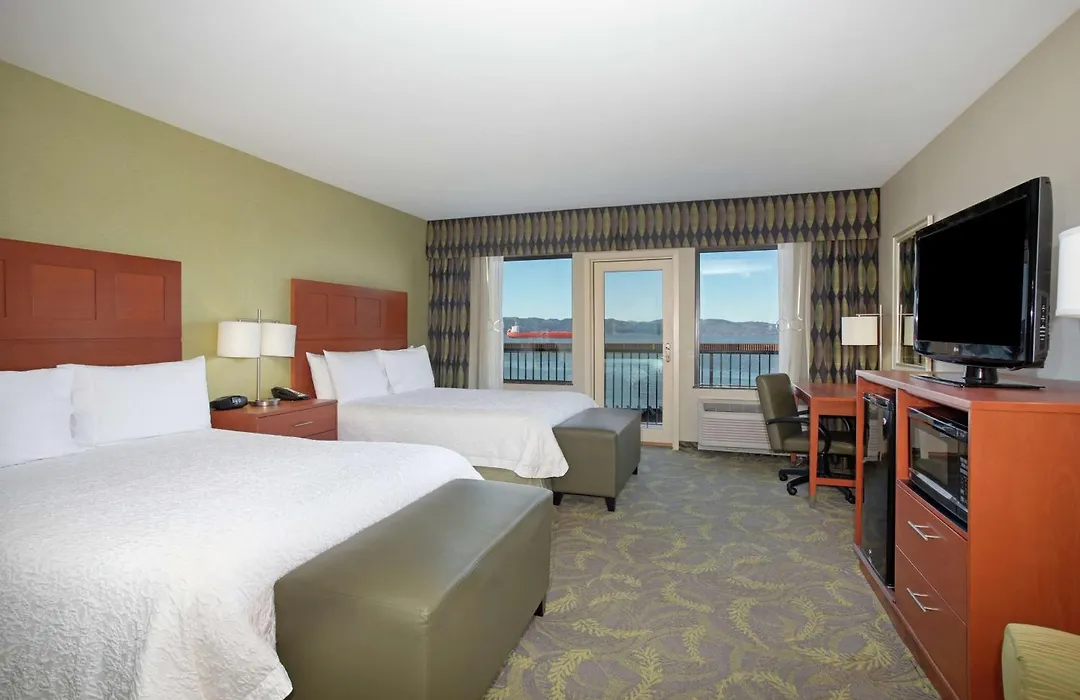 Hampton Inn & Suites Astoria-1