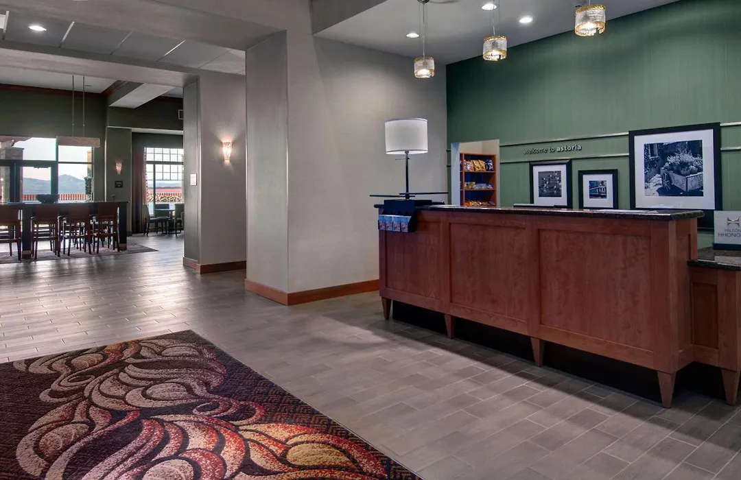 Hampton Inn & Suites Astoria-1