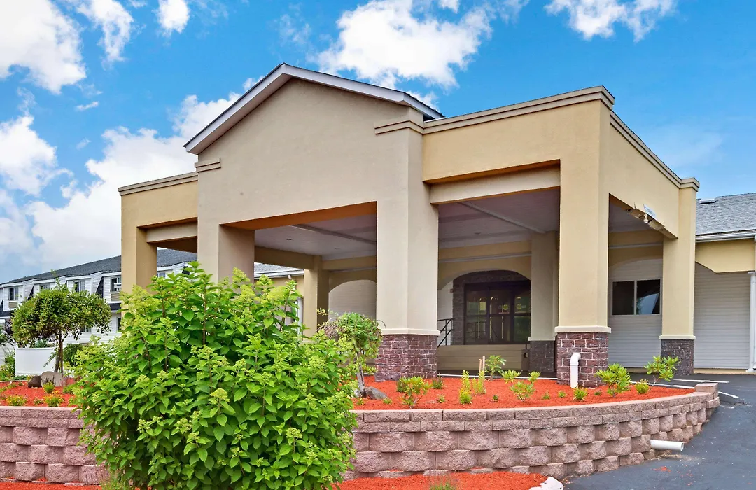 Ramada By Wyndham Kittery-1