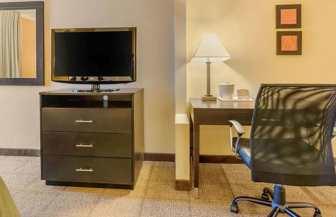 Quality Inn & Suites Lenexa Kansas City-1