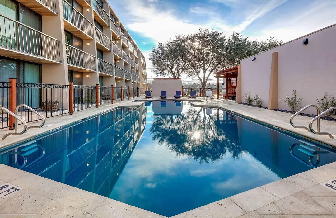 Ramada By Wyndham Austin South-1