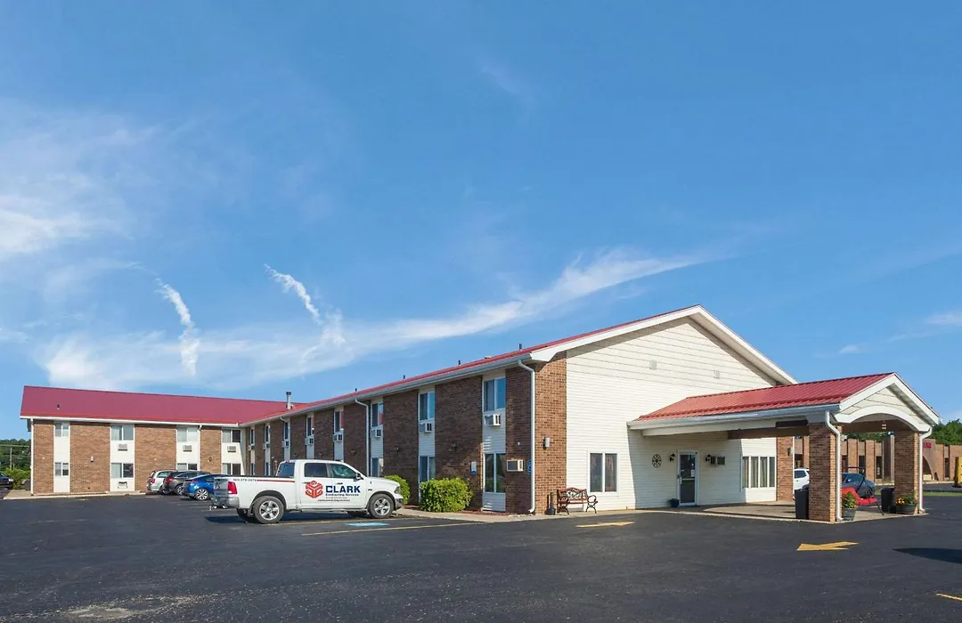 Econo Lodge Inn & Suites Escanaba North-1
