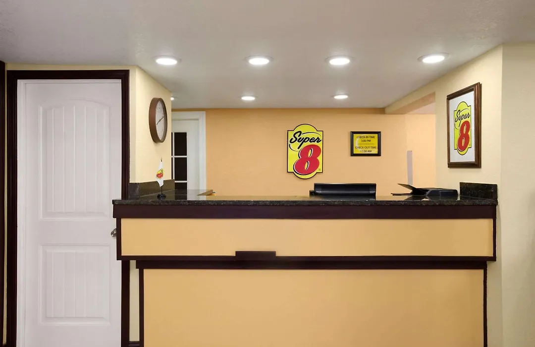 Super 8 By Wyndham Woodward-1