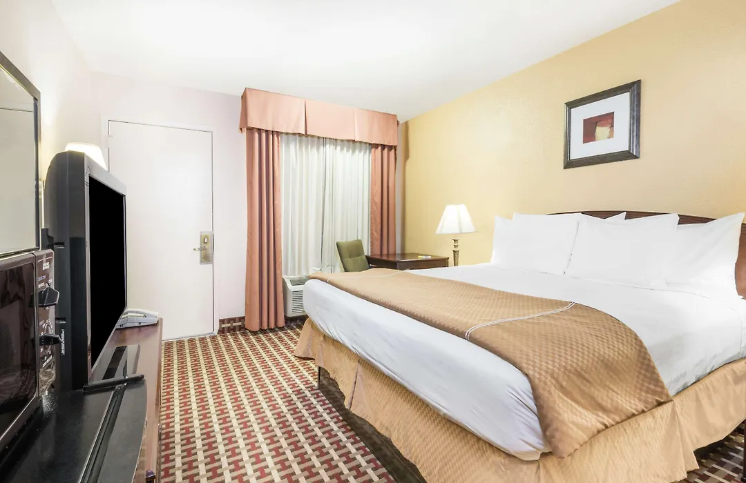 Days Inn By Wyndham Ottawa-1