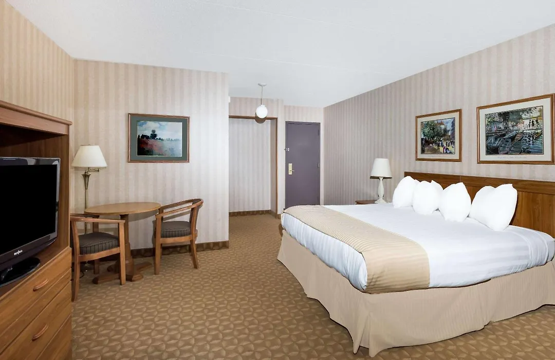 Ramada By Wyndham Watertown Thousand-1