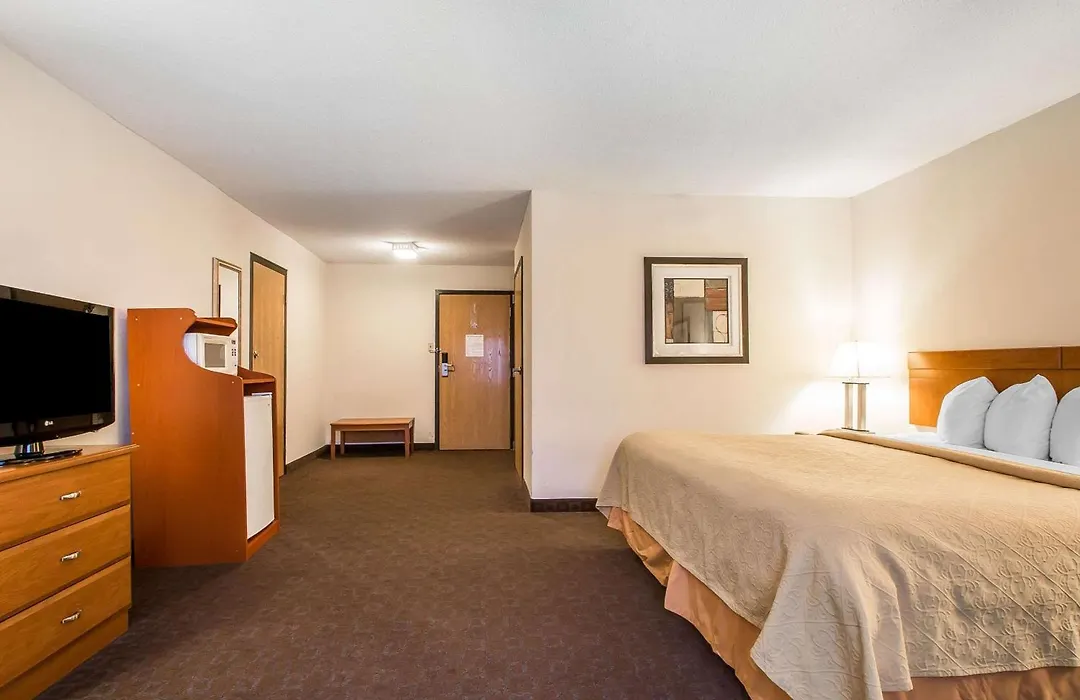 Quality Inn Morris I-80-1