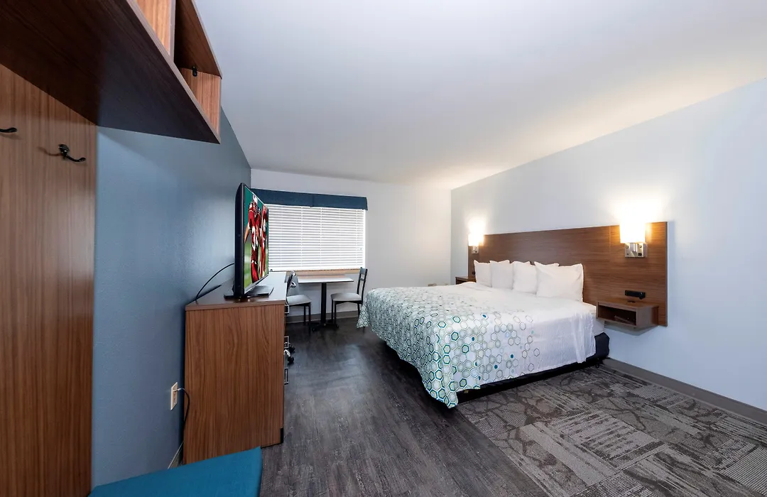 Red Roof Inn & Suites Wilmington - New Castle-1
