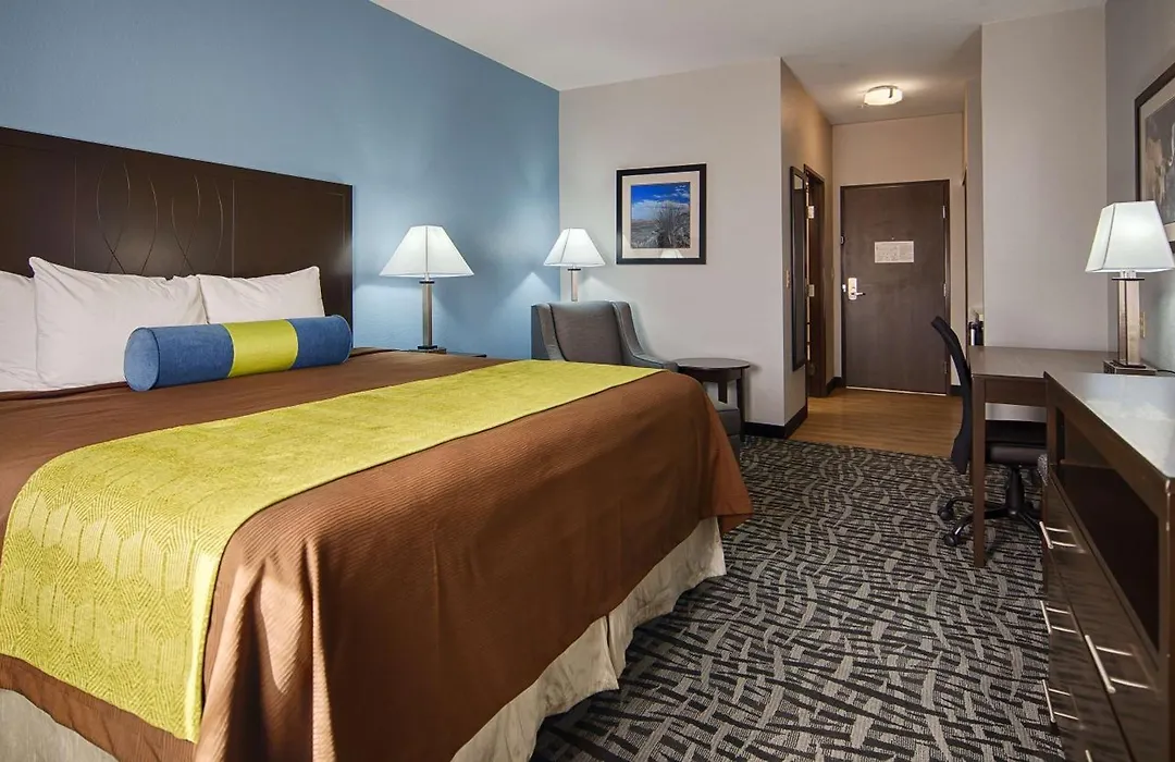 Best Western Plus Lonestar Inn & Suites-1