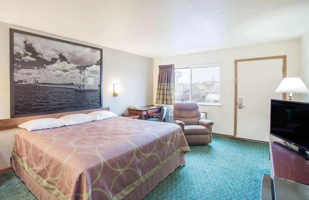 Super 8 By Wyndham Prairie Du Chien-1