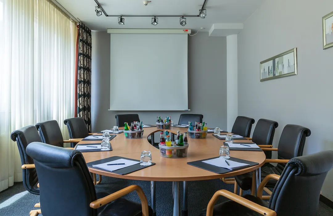 Plaza Premium Koeln-1