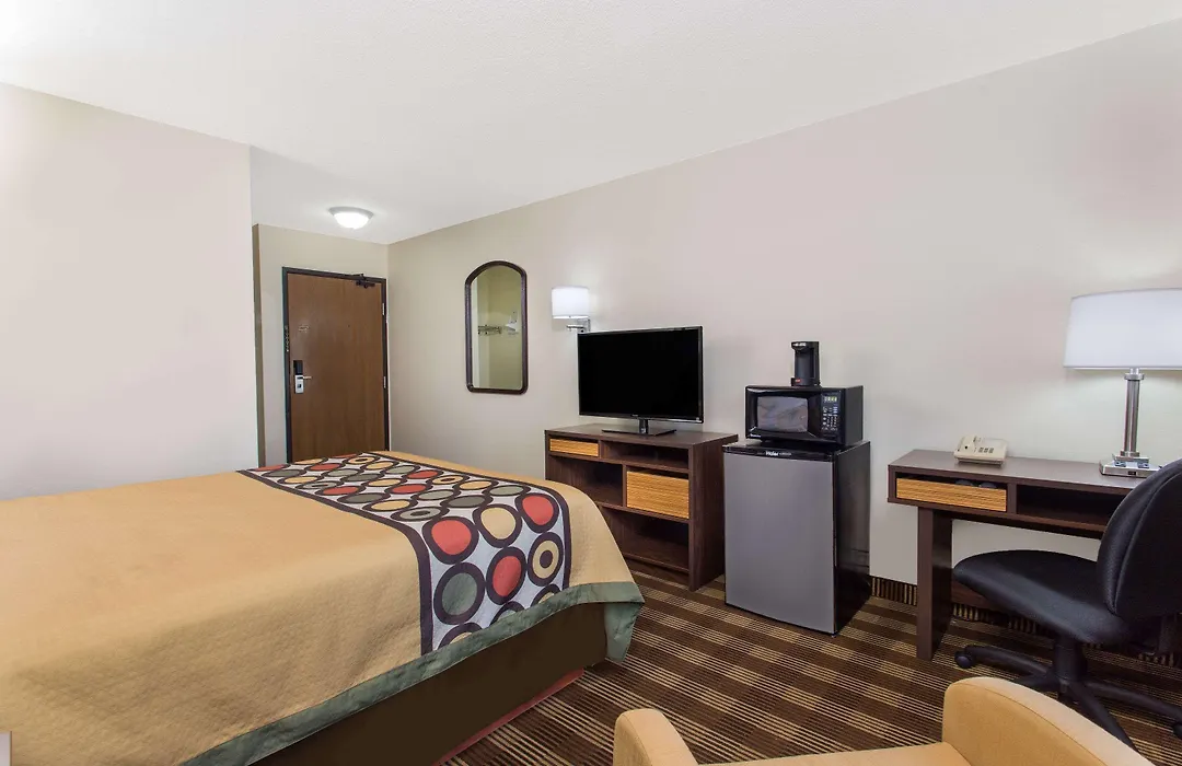 Super 8 By Wyndham Eau Claire I-94-1