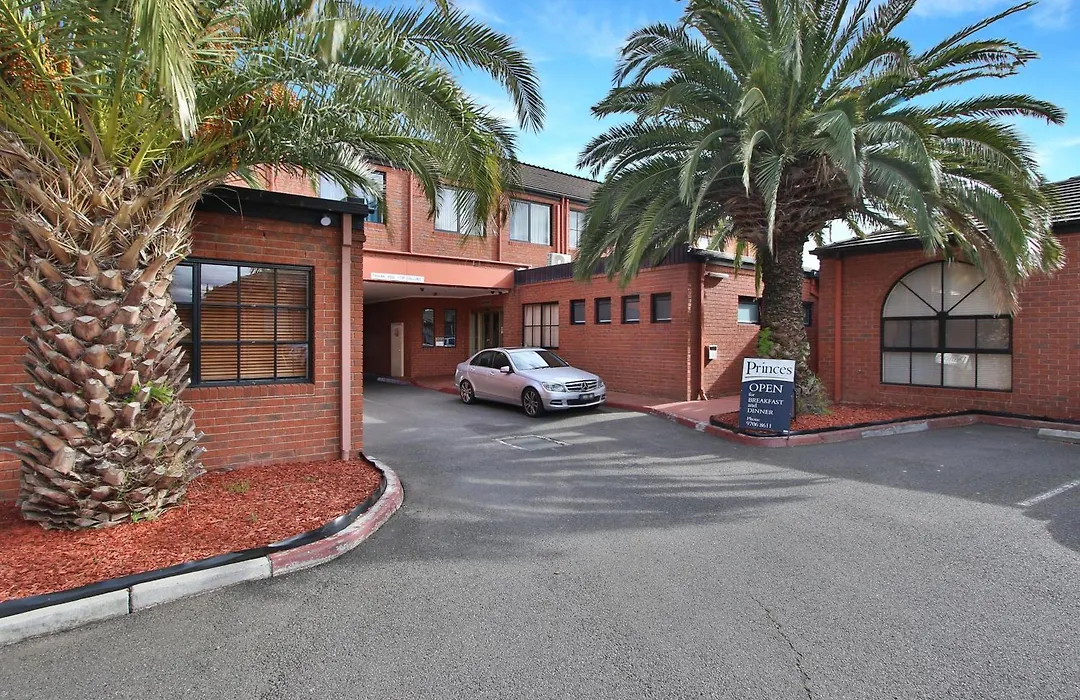 Comfort Hotel Dandenong-1