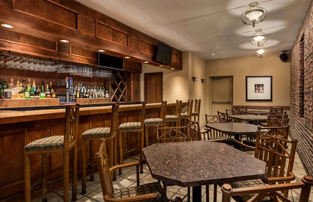 Travelodge By Wyndham Kingston Lasalle Hotel-1