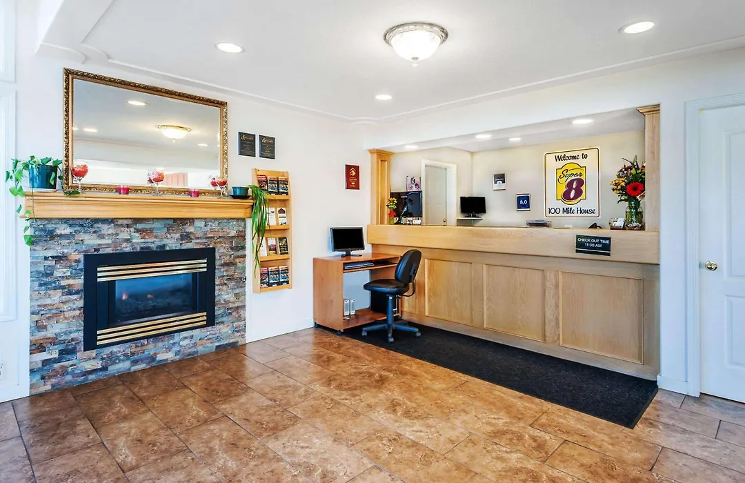 Super 8 By Wyndham 100 Mile House-1