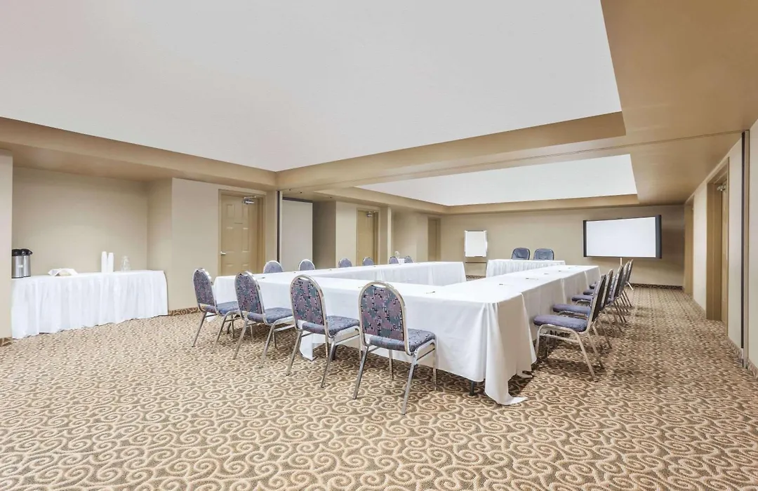 Super 8 By Wyndham Abbotsford Bc-1
