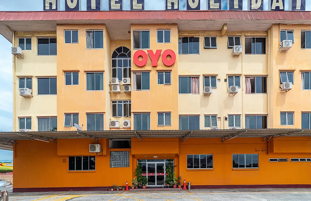 Oyo 89864 Hotel Holiday Park-1