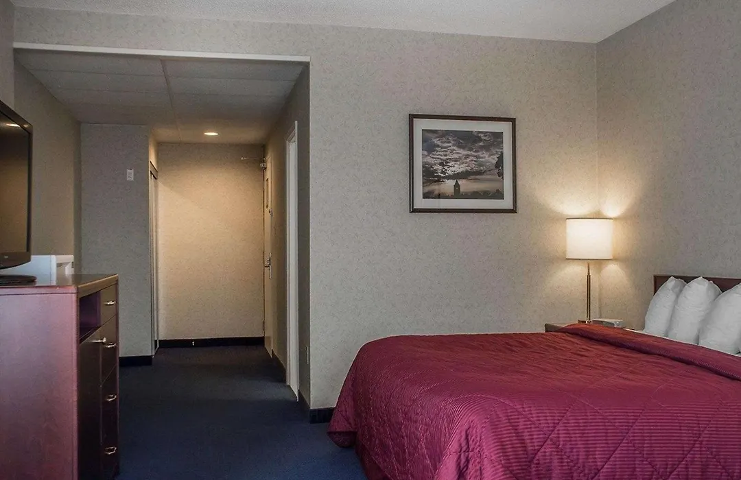 Quality Hotel & Suites Woodstock-1