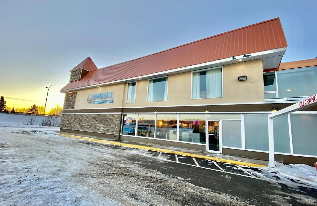Ramada By Wyndham Whitecourt-1