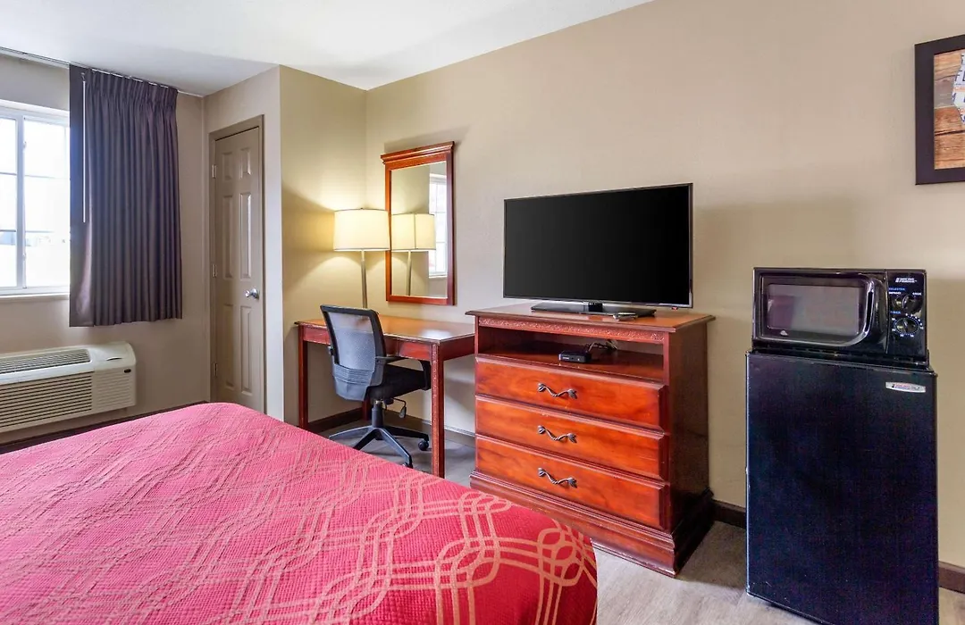 Econo Lodge Inn & Suites Dickson-1