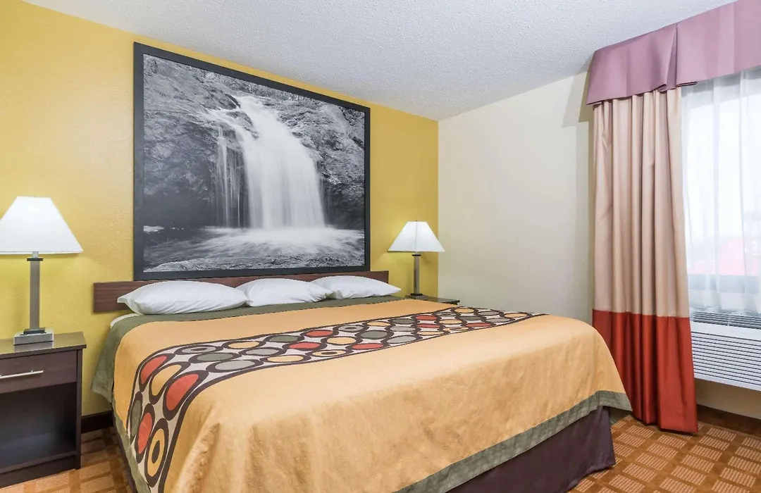 Super 8 By Wyndham Rice Lake-1