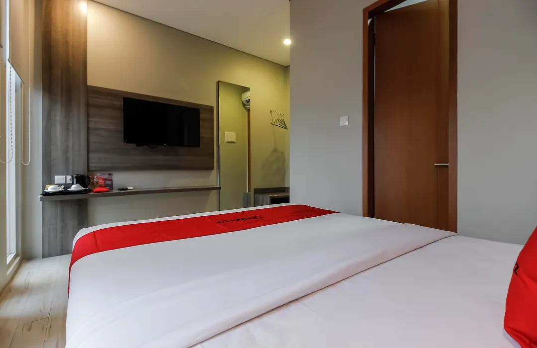 Reddoorz Plus Near Tebet-1